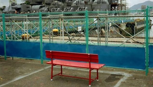 The Red Bench, Onomichi, Japan, 2005. Photograph by Wim Wenders