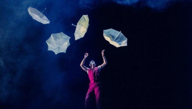 Acrobuffos' Air Play at the Southbank Festival of Love