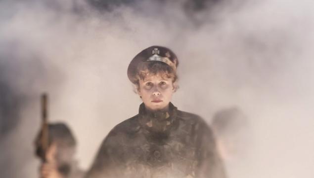 Michelle Terry as Henry V, photo courtesy Johan Persson