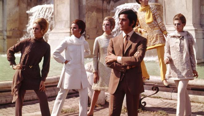 Valentino posing with models near the Trevi Fountain. Rome, July 1967. Courtesy of The Art Archive / Mondadori Portfolio / Marisa Rastellini