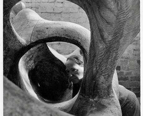 Henry Moore with plaster for Reclining Figure: External Form 1953-54, Courtesy the Henry Moore Foundation