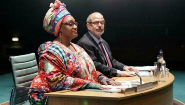 Camila Batmanghelidjh (Sandra Marvin) and Alan Yentob (Omar Ebrahim) in ‘Committee ... (New Musical)’ at the Donmar Warehouse. Photo by Manuel Harlan