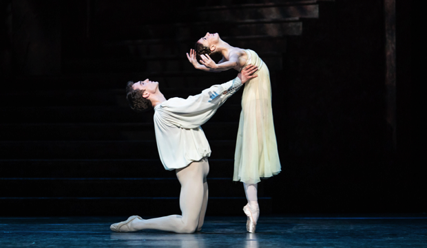 The Royal Ballet, Matthew Ball as Romeo, Lauren Cuthbertson as Juliet (c) ROH 2019 Helen Maybanks