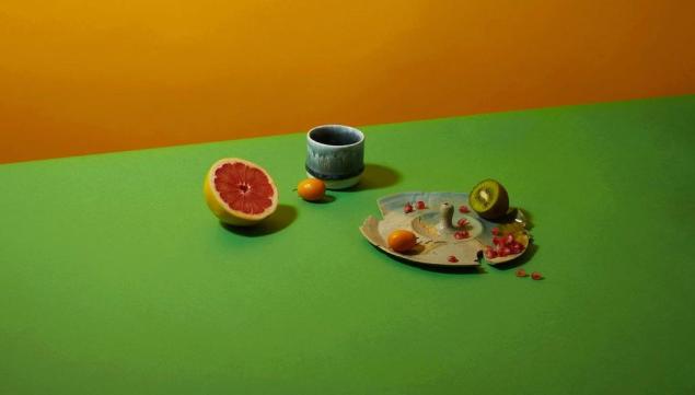 Glazed ceramics by Bea Bonafini, with food by Inês Neto dos Santos