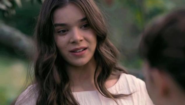 Hailee Steinfeld in Dickinson, AppleTV+