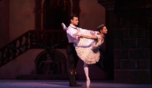 Francesca Hayward as Swanilda, Alexander Campbell as Franz in Coppélia (c) ROH 2019 Bill Cooper