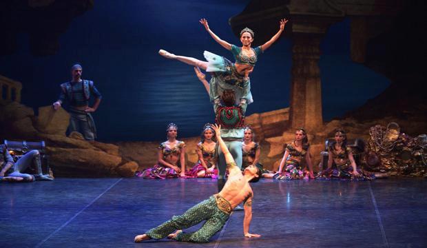 ENB Le Corsaire, Erina Takahashi, Francesco Gabriele Frola, Jeffrey Cirio (c) Laurent Liotardo