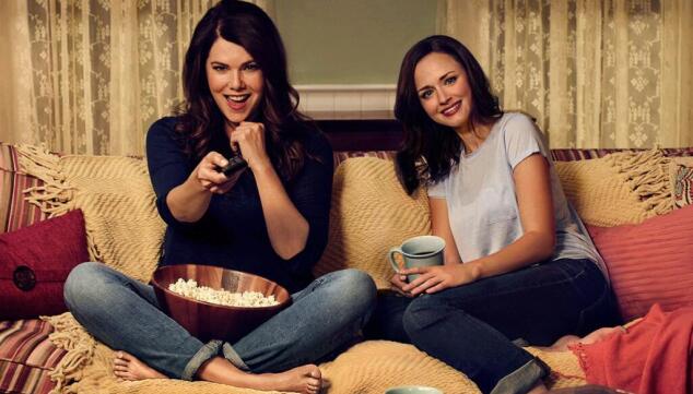 Lauren Graham and Alexis Bledel in Gilmore Girls, Netflix 