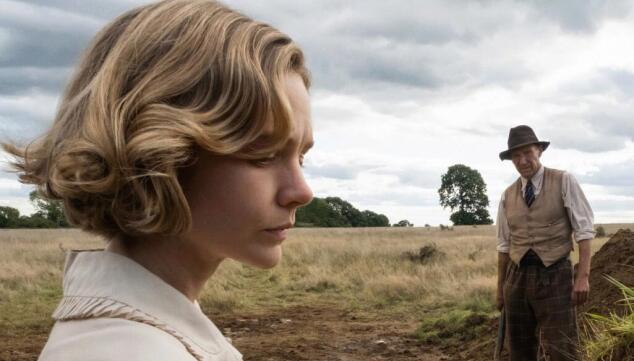 Carey Mulligan and Ralph Fiennes in The Dig, Netflix (Photo: Netflix)