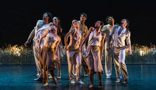 Acosta Danza, Paysage, soudain, la nuit. Photo: Johan Persson