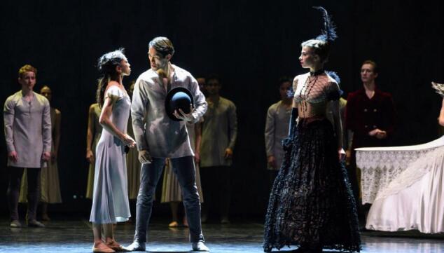 Erina Takahashi, Ken Saruhashi & Rebecca Blenkinsop in Akram Khan's Giselle © Laurent Liotardo