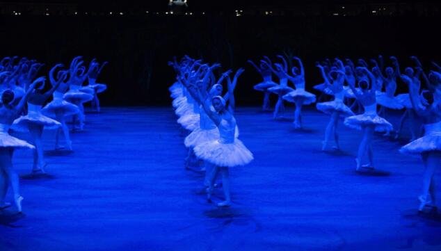 English National Ballet Dancers in Derek Deane's Swan Lake in-the-round © Laurent Liotardo