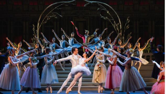 Matthew Ball, Yasmin Naghdi & Artists of the Royal Ballet in Ashton's Cinderella © ROH 2023 Tristram Kenton