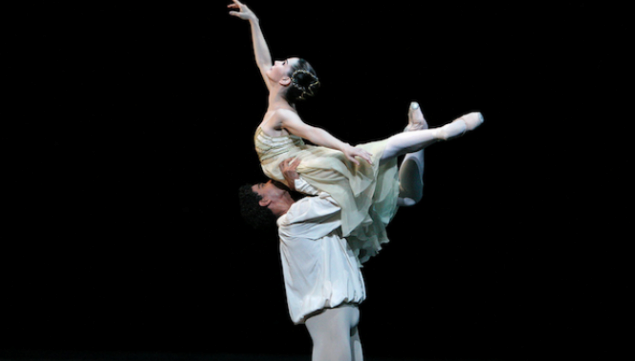 Tamara Rojo as Juliet and Carlos Acosta as Romeo in Romeo and Juliet (c) Dee Conway/ROH 2012