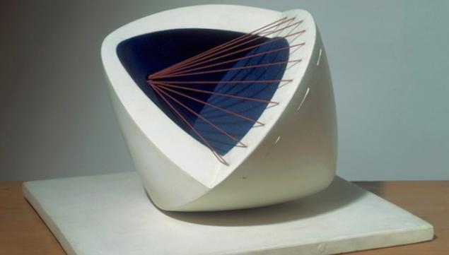 Sculpture with Colour (Deep Blue and Red) (6) 1943 © The Hepworth Estate 