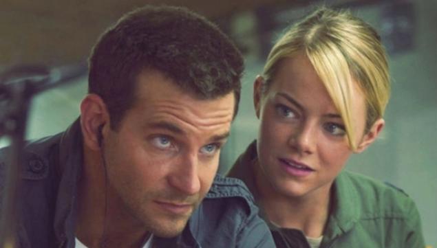 Bradley Cooper, Emma Stone, Aloha film still