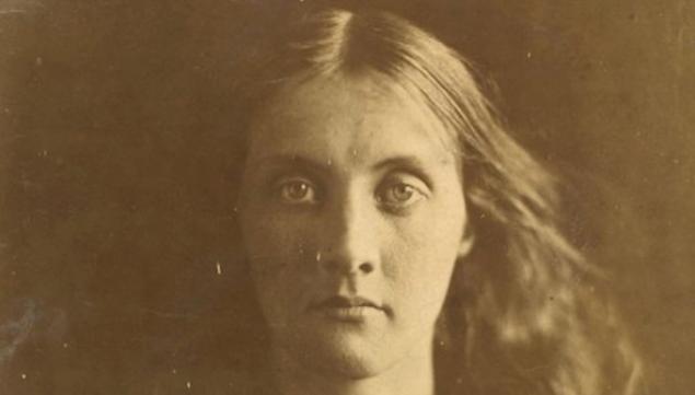 Julia Jackson, Julia Margaret Cameron photographer, 1867 (c) Victoria and Albert Museum, London