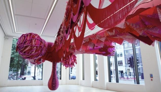 Joana Vasconcelos artist, Material Girl, 2015 Image courtesy of Phillips / Phillips.com