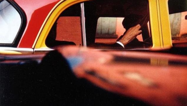 Taxi, c 1957 © Saul Leiter Courtesy Howard Greenberg Gallery, New York, Saul Leiter London 2016