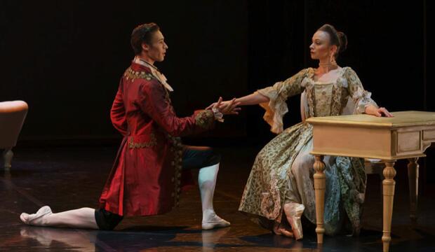 dangerous liaisons broadway review running time